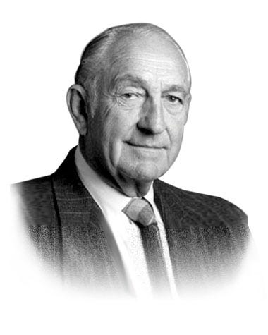 David Packard, co-founder of Hewlett-Packard, in his official portrait as Deputy Secretary of Defense. U.S. Department of Defense, Public domain, via Wikimedia Commons.