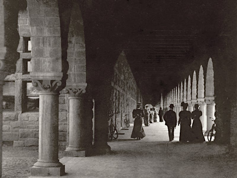 Stanford University in its inaugural year, 1891 — the newly completed Inner Quadrangle, Memorial Arch, and first students. The university opened with 555 students and 15 faculty. O. V. Lange, Public domain, via Wikimedia Commons.