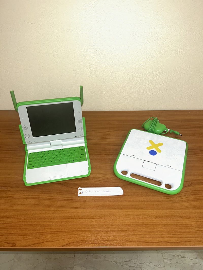 The OLPC XO laptop. It had no spreadsheet, and SocialCalc filled that gap (image: CatalinaDurhan / Wikimedia Commons, CC BY-SA 4.0)