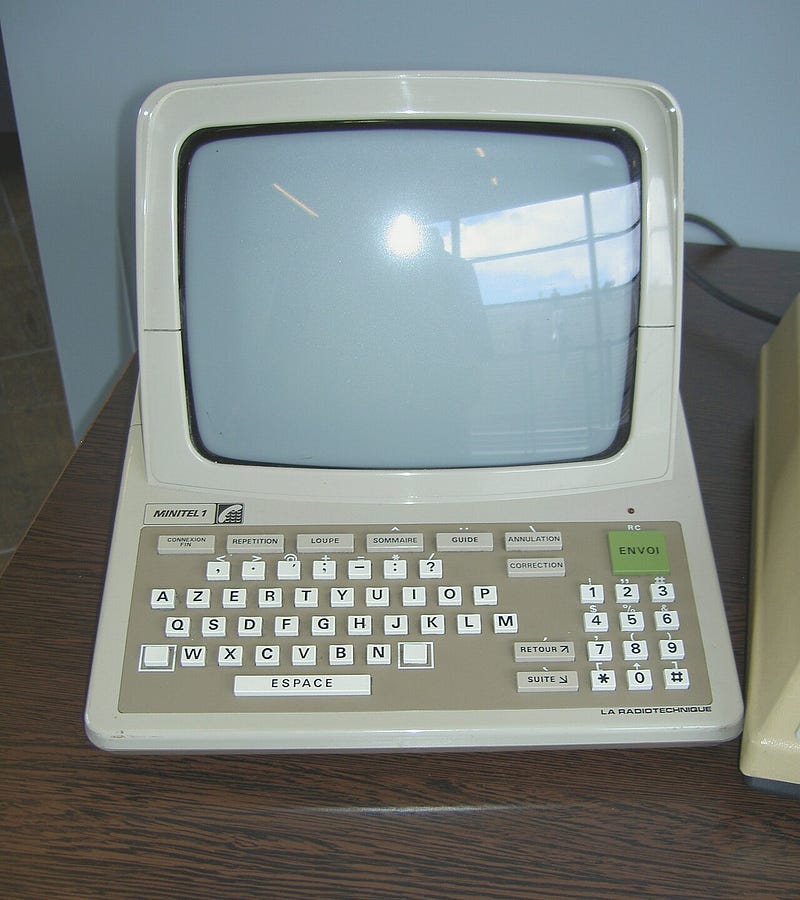 A standard Minitel 1 terminal, the 1982 model. Photo by Deep silence (Mikaël Restoux), CC BY-SA 3.0, via Wikimedia Commons.