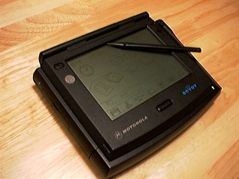 Motorola Envoy, released January 1995. Photo by Blake Patterson, CC BY 2.0, via Wikimedia Commons.